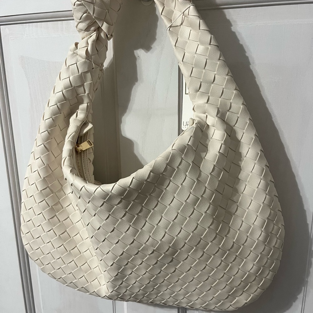 Beautiful sophisticated bag 💸💕